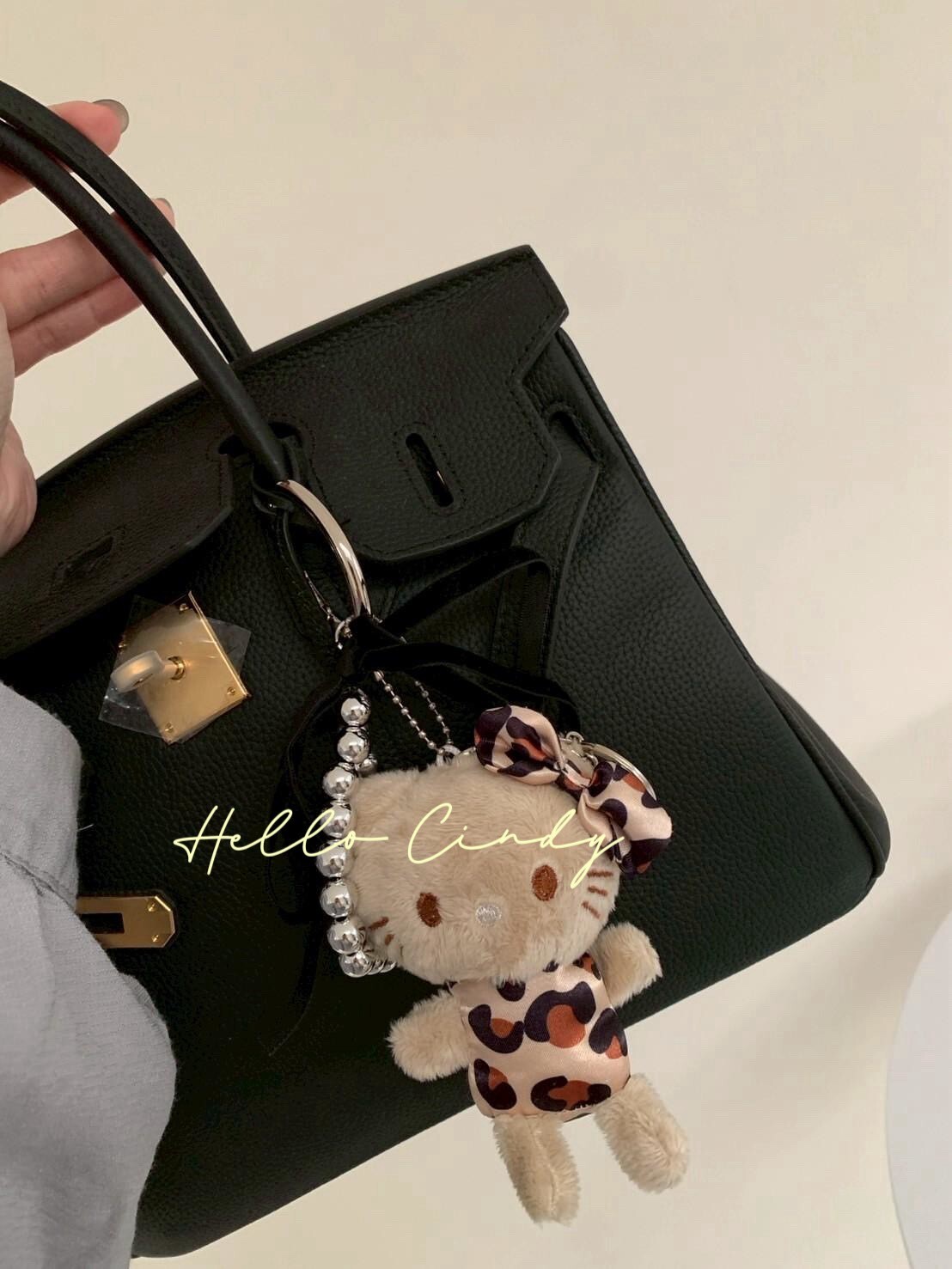 銀色珠珠豹紋Kitty吊飾