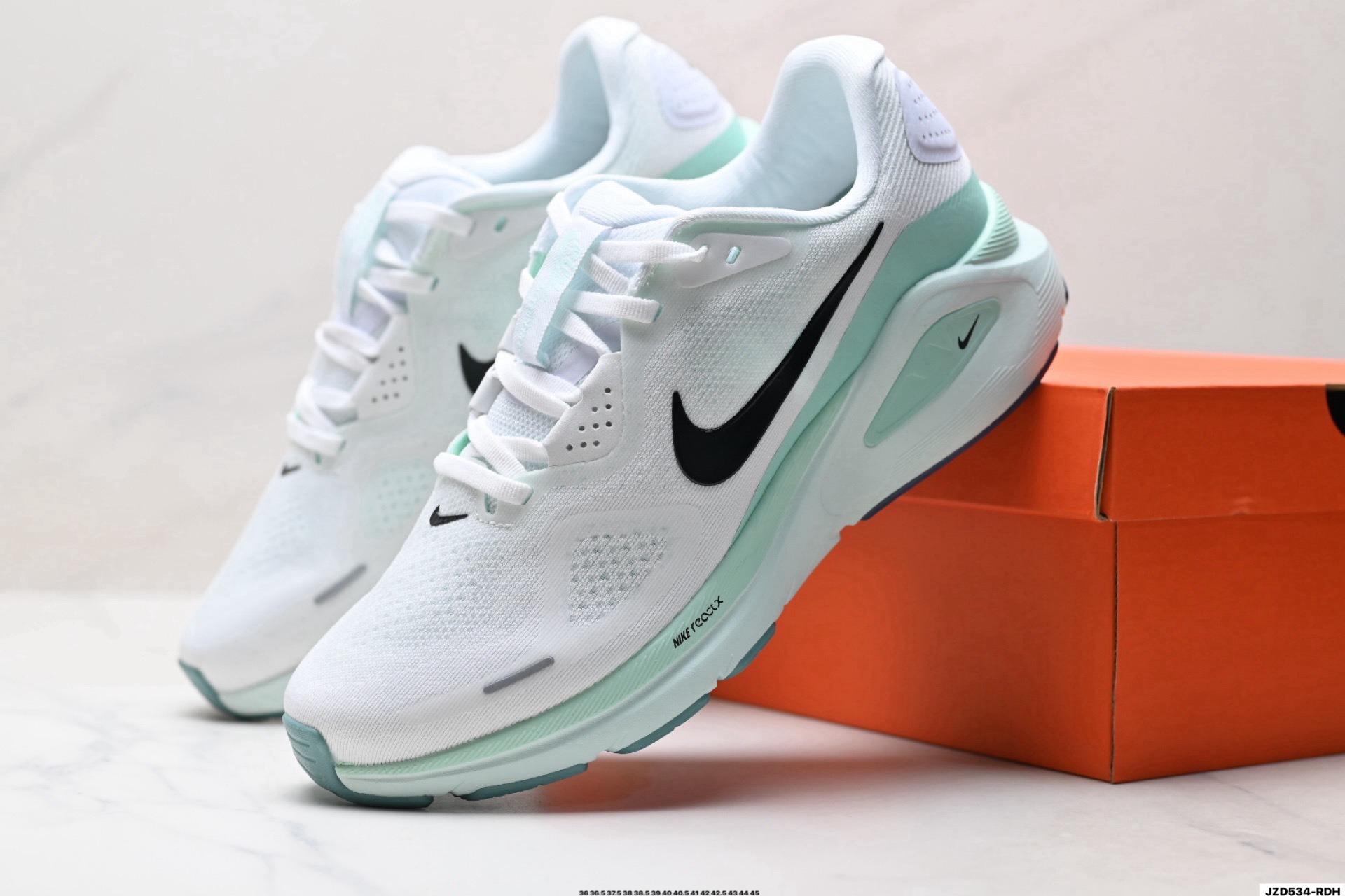 Nike Structure 26 Moon Landing Mesh系列跑鞋