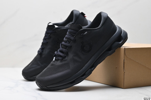 On昂跑 zone 柔軟舒適防滑耐磨 低幫 休閒跑步鞋新款跑鞋以專業運動人體跑步工程學為設計核心 讓跑者毫不費力地盡情暢跑 兼顧舒適和透氣