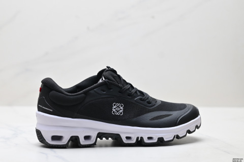 On昂跑 x LOEWE羅意威 venture 2.0 圓頭系帶 低幫休閒鞋腳感很舒服 鞋底柔軟且包裹性好 上腳顯腿長不管休閒還是運動都很百搭 是最好看最顯質感的顏色