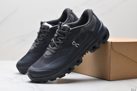 On昂跑 venture LOEWE 2系列低幫羽量舒適多功能休閒運動鞋採用工程飛織網布組合再生聚酯纖維鞋面材質搭載獨家隱藏速度中板 鏤空Tec科技泡棉緩震中底 黑科技跑出圈的時尚運動新寵