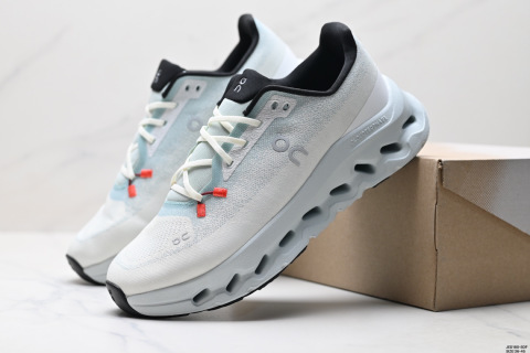 On昂跑tilt 輕量運動休閒鞋 腳感很舒服 鞋底柔軟且包裹性好 上腳顯腿長不管休閒還是運動都很百搭 是最好看最顯質感的顏色