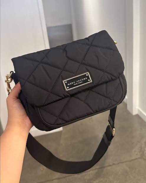 【預購】MARC JACOBS H100701 菱格翻蓋斜咩袋