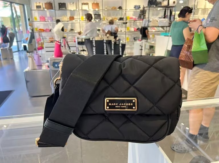 【預購】MARC JACOBS H100701 菱格翻蓋斜咩袋