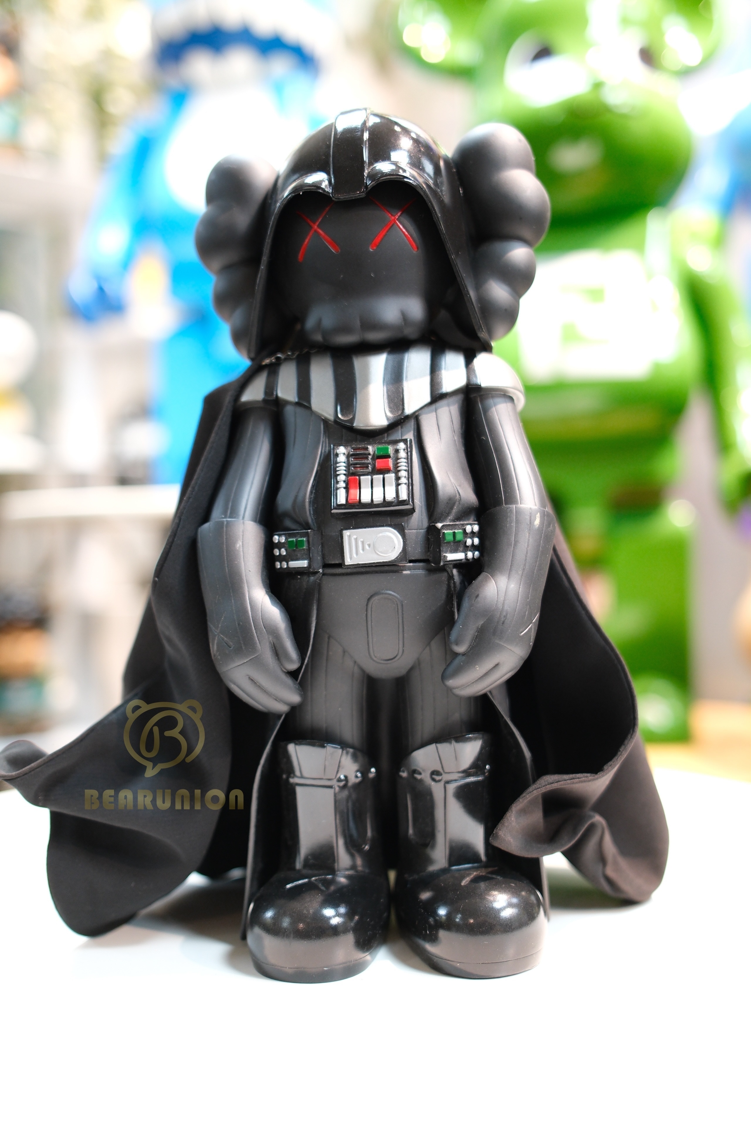 🥇現貨🥇⭐️Used⭐️ KAWS Star Wars Darth Vader Companion with Cape Vinyl Figure