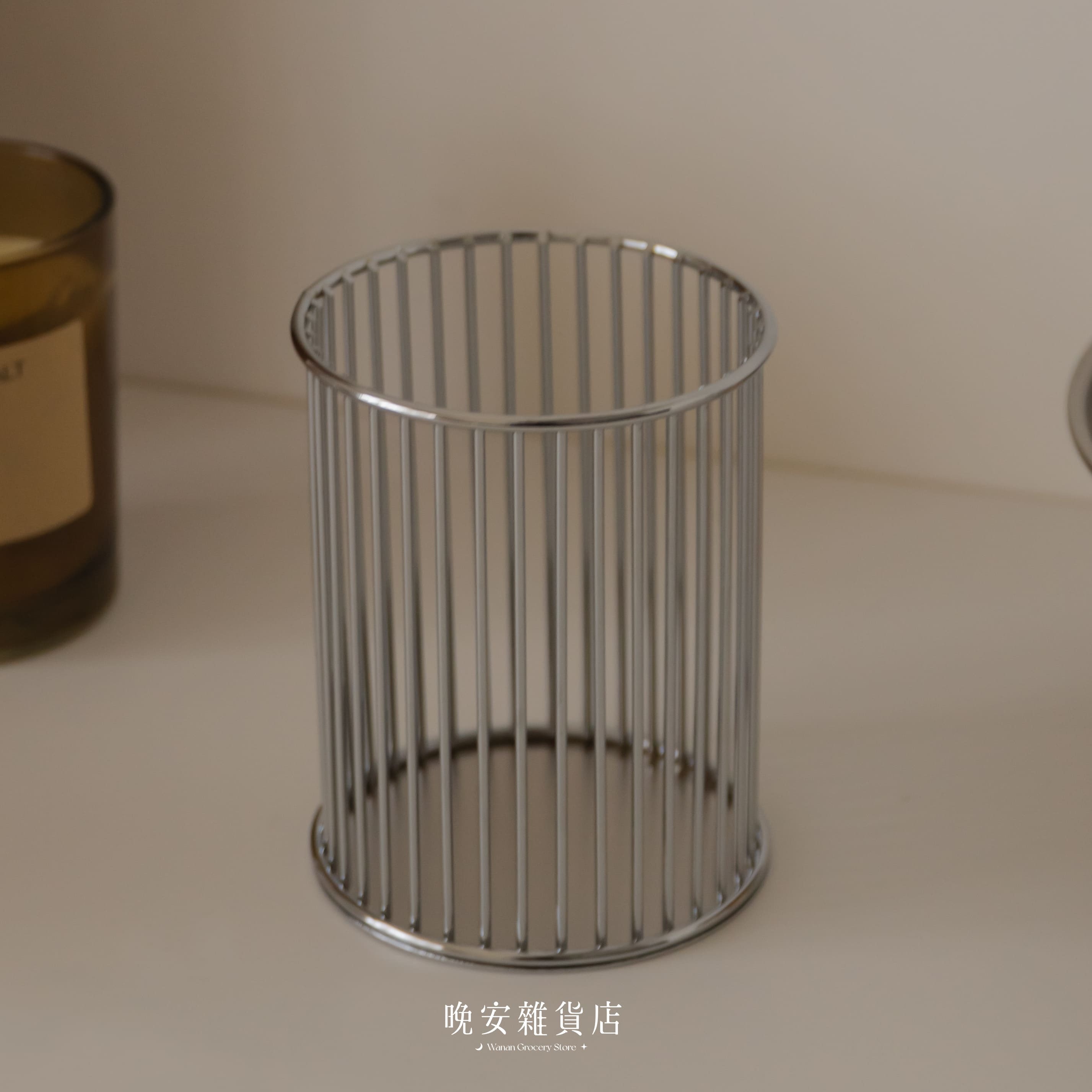 【金屬極簡】線條感筆筒化妝刷桶｜ 文具筆筒