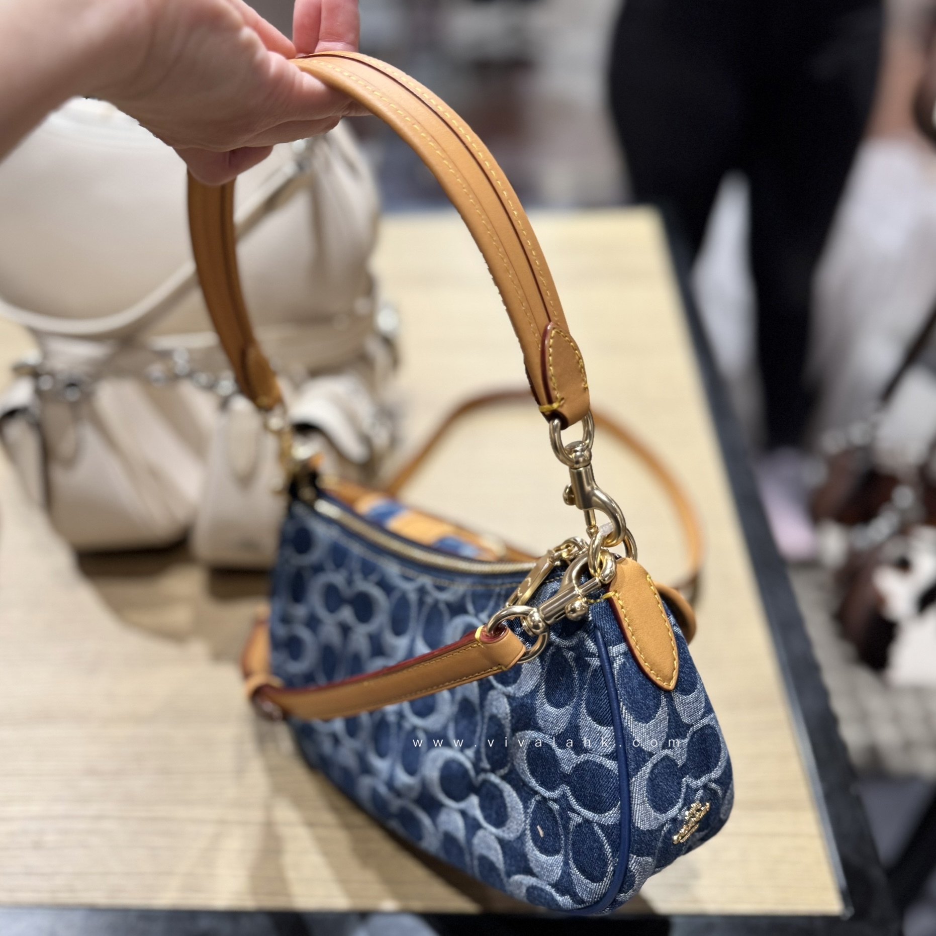 Coach - Ashton 單肩+斜孭多用袋 (牛仔布C字暗花) (CY700)