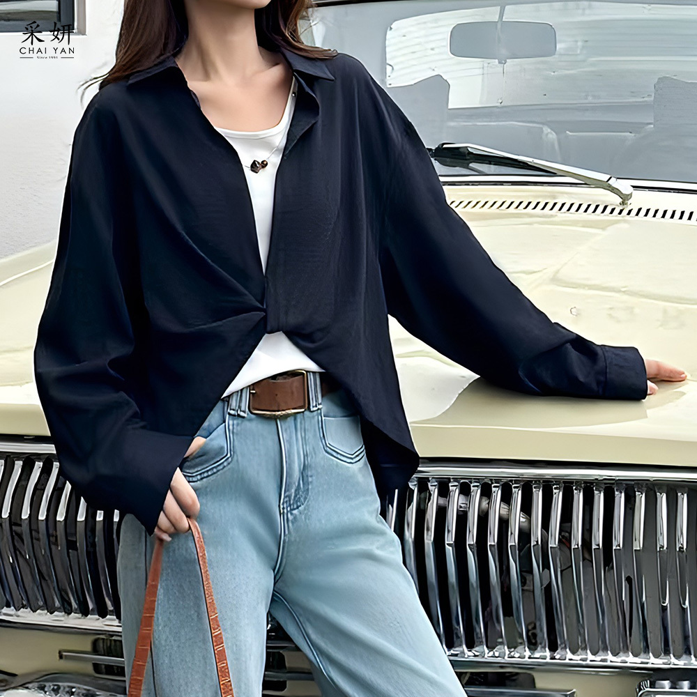 二件式 落肩深V領長袖襯衫上衣+幾何吊墜寬肩帶背心