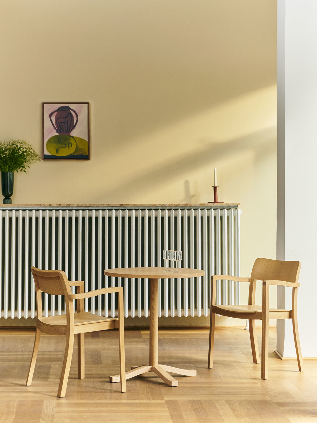 Pastis Table 圓潤桌面營造隨興氛圍，讓每次聚會都充滿驚喜