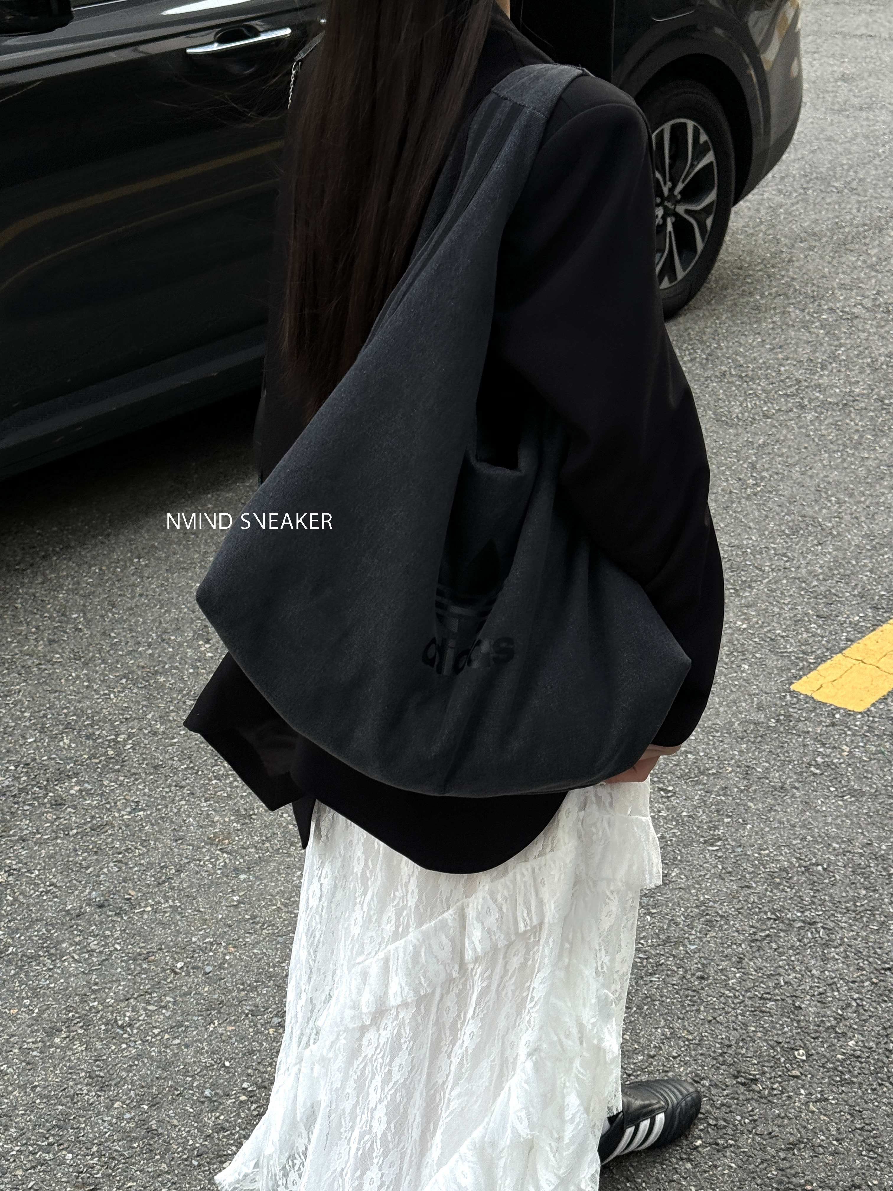 Adidas Originals 蓬鬆單肩包 牛仔黑