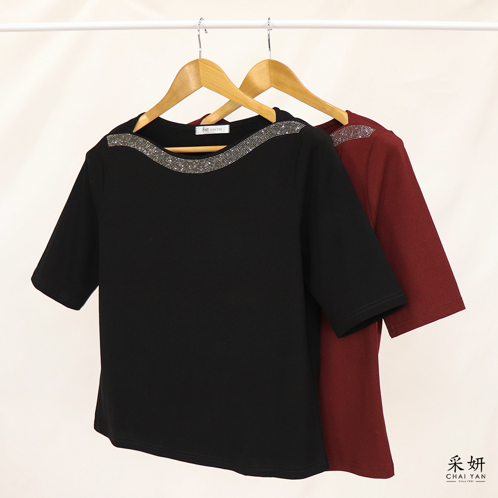 水鑽燙印領口一字領半袖上衣