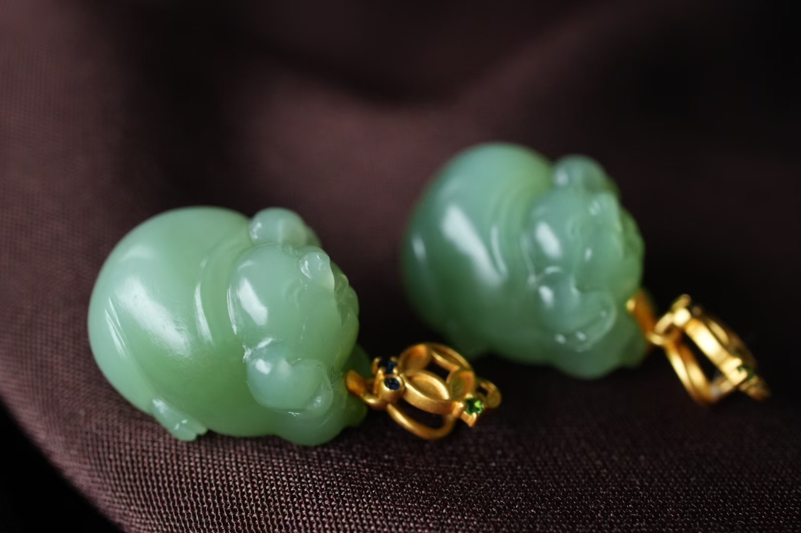 92448 和田玉冰底粉青“豬事如意”吊墜