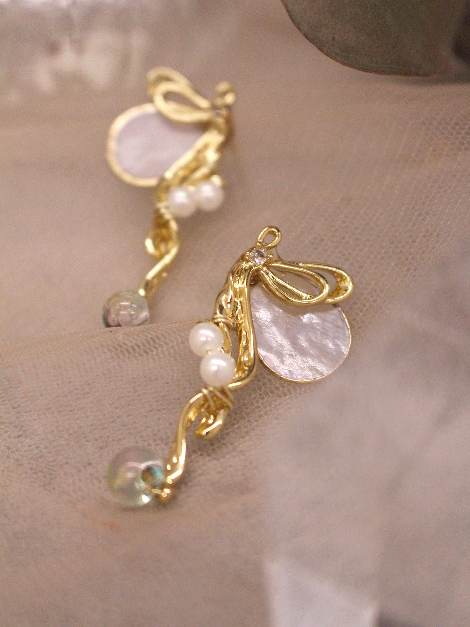 落葉微光。MUCHAT手作14KGP天然貝殼蝴蝶純銀針耳環