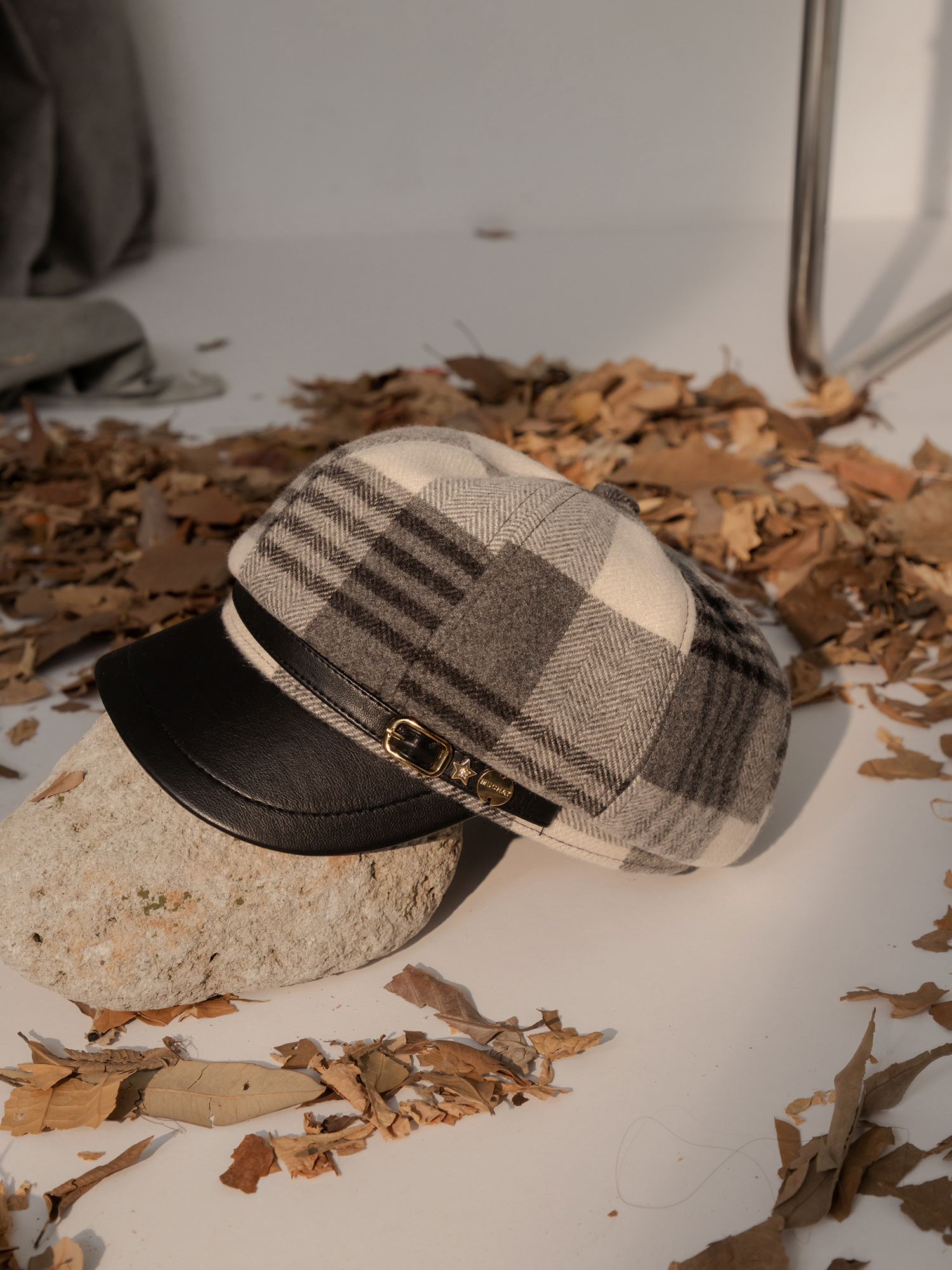 行李已過期。MUCHAT手作星星格紋皮革報童帽