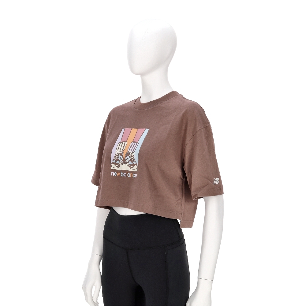 New Balance 女款 棕色 NB 漸層 印花 圖案 短版T 上衣 休閒 短袖 WT53904EAS