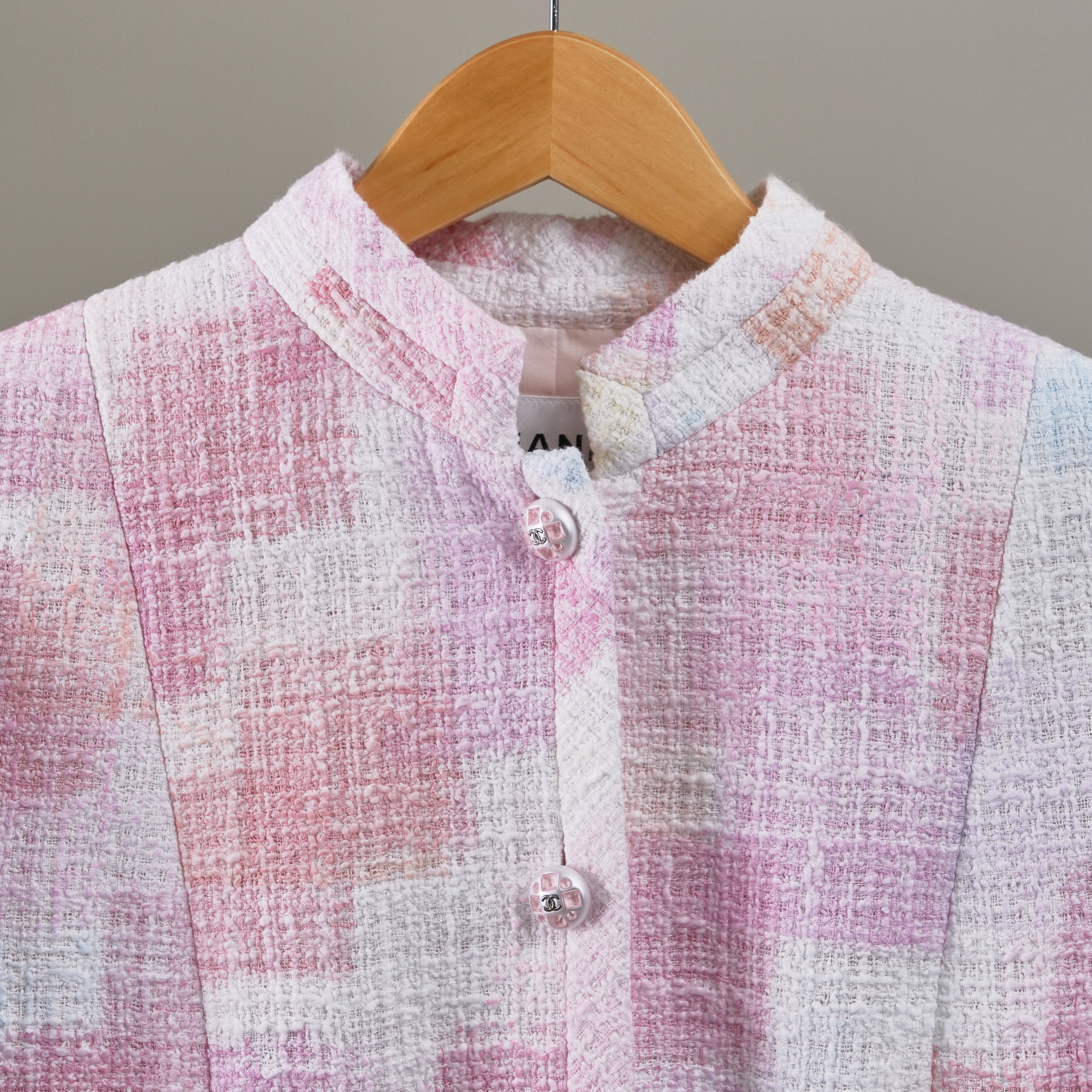 Chanel 23S粉白格子短版外套#40