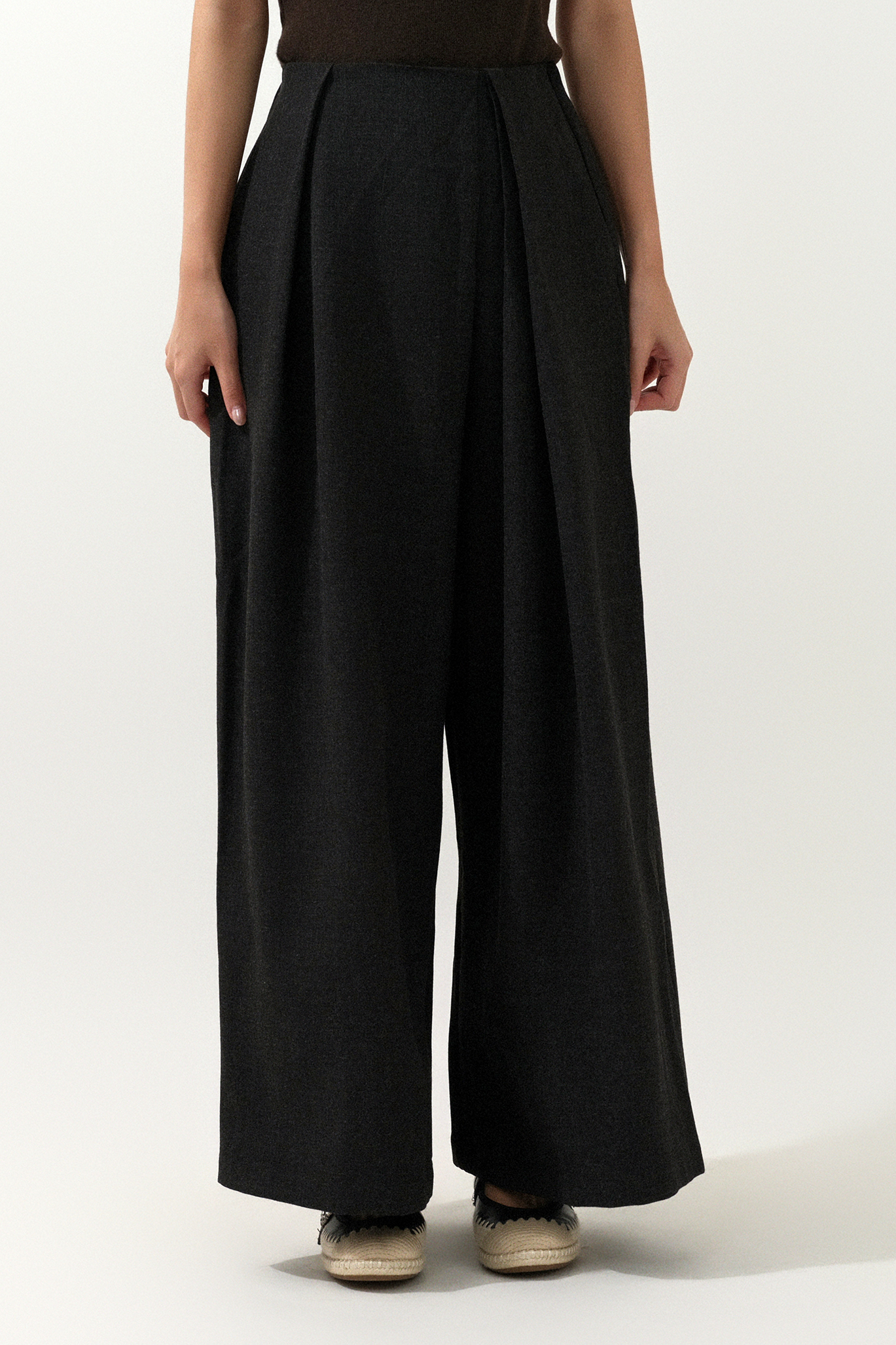 左右鴛鴦褶闊西褲  (現貨款式）