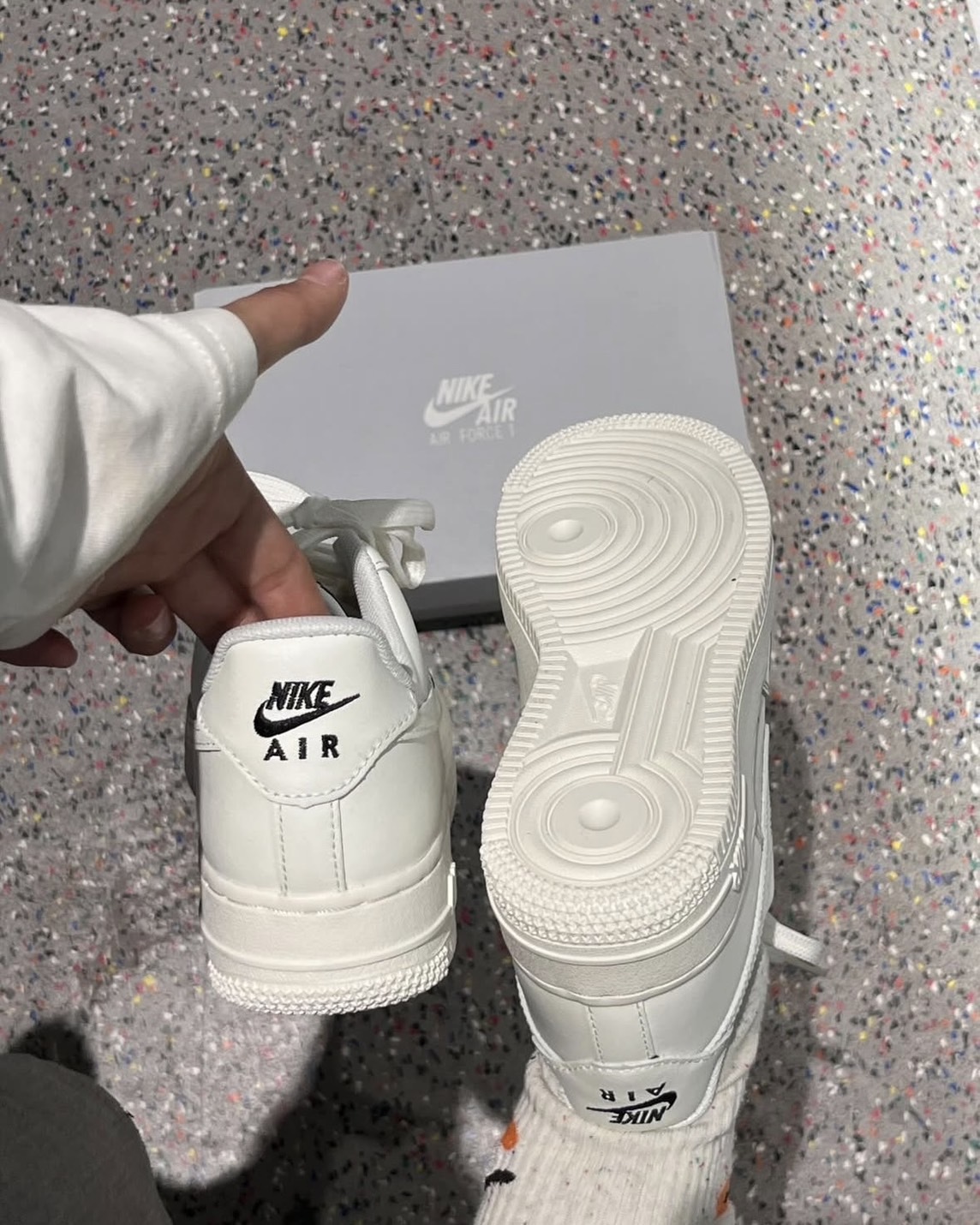 Nike Air Force 1 '07 ESS TRK3 低筒 奶白