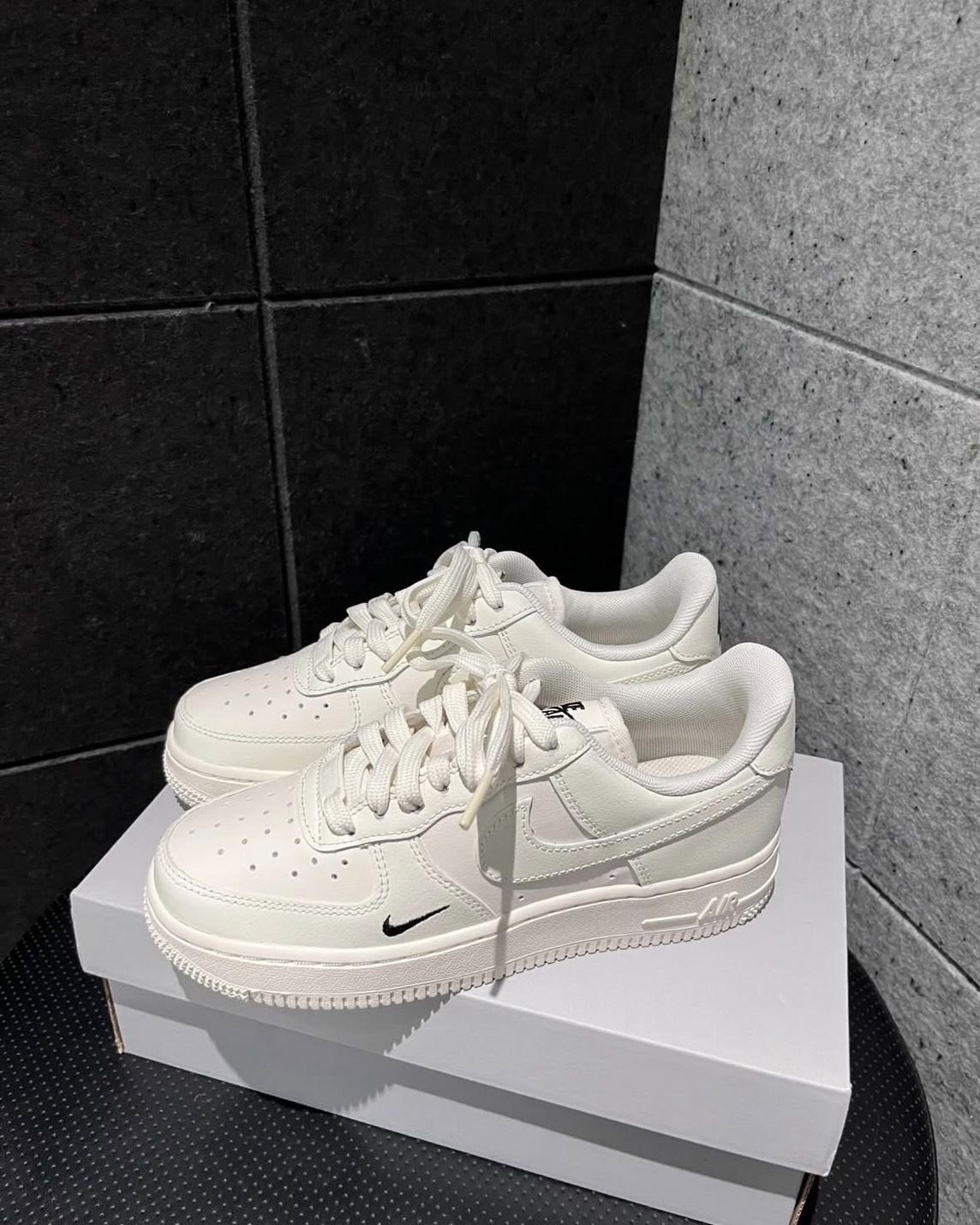 Nike Air Force 1 '07 ESS TRK3 低筒 奶白