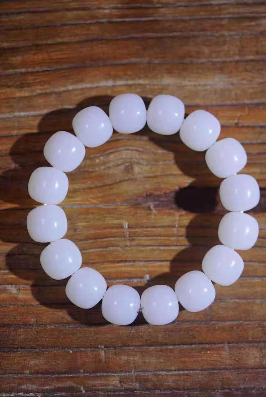 924720 和田玉豬油膏大珠手串