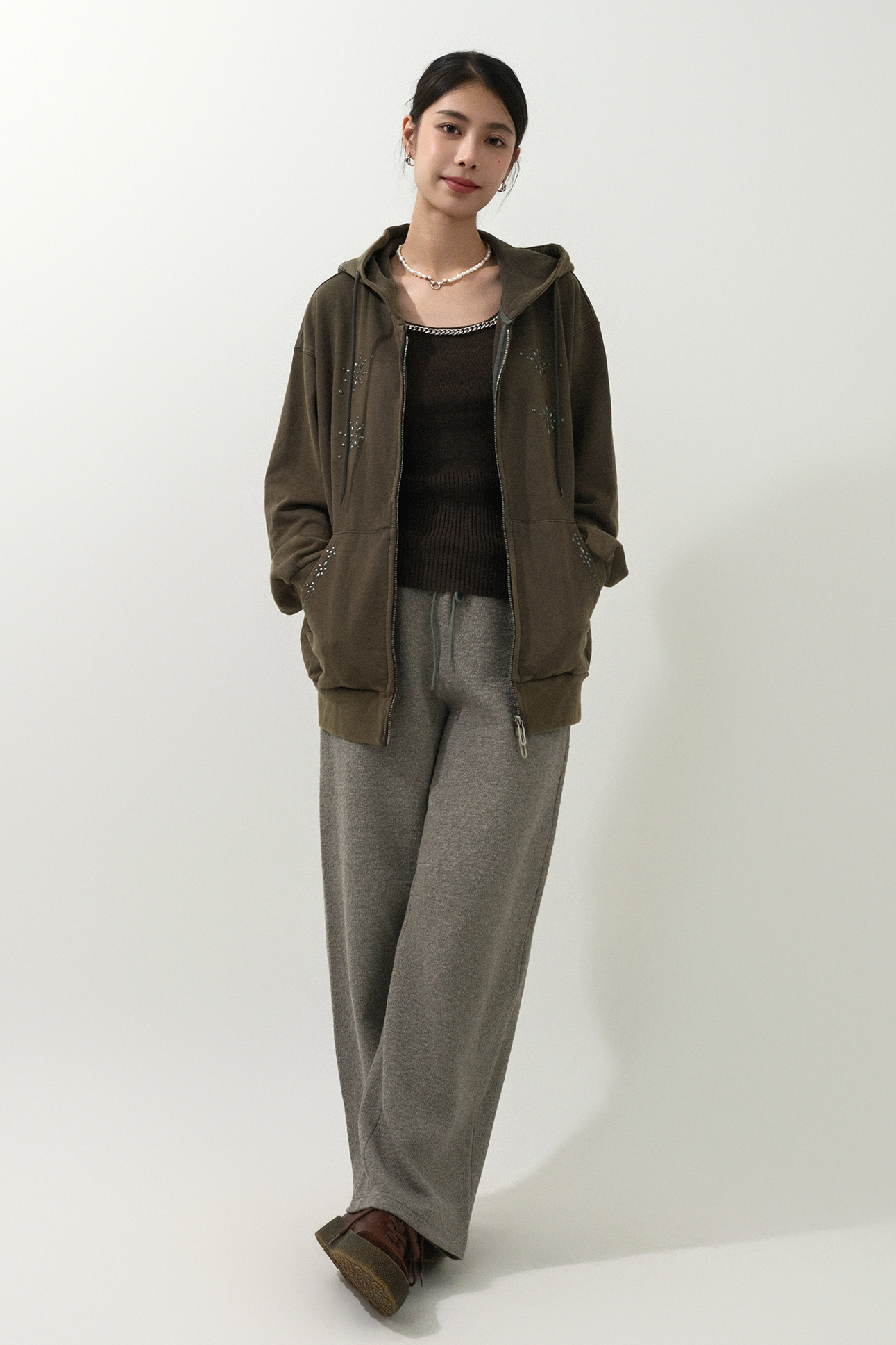 撞釘花洗水衛衣帽外套 (預購產品）