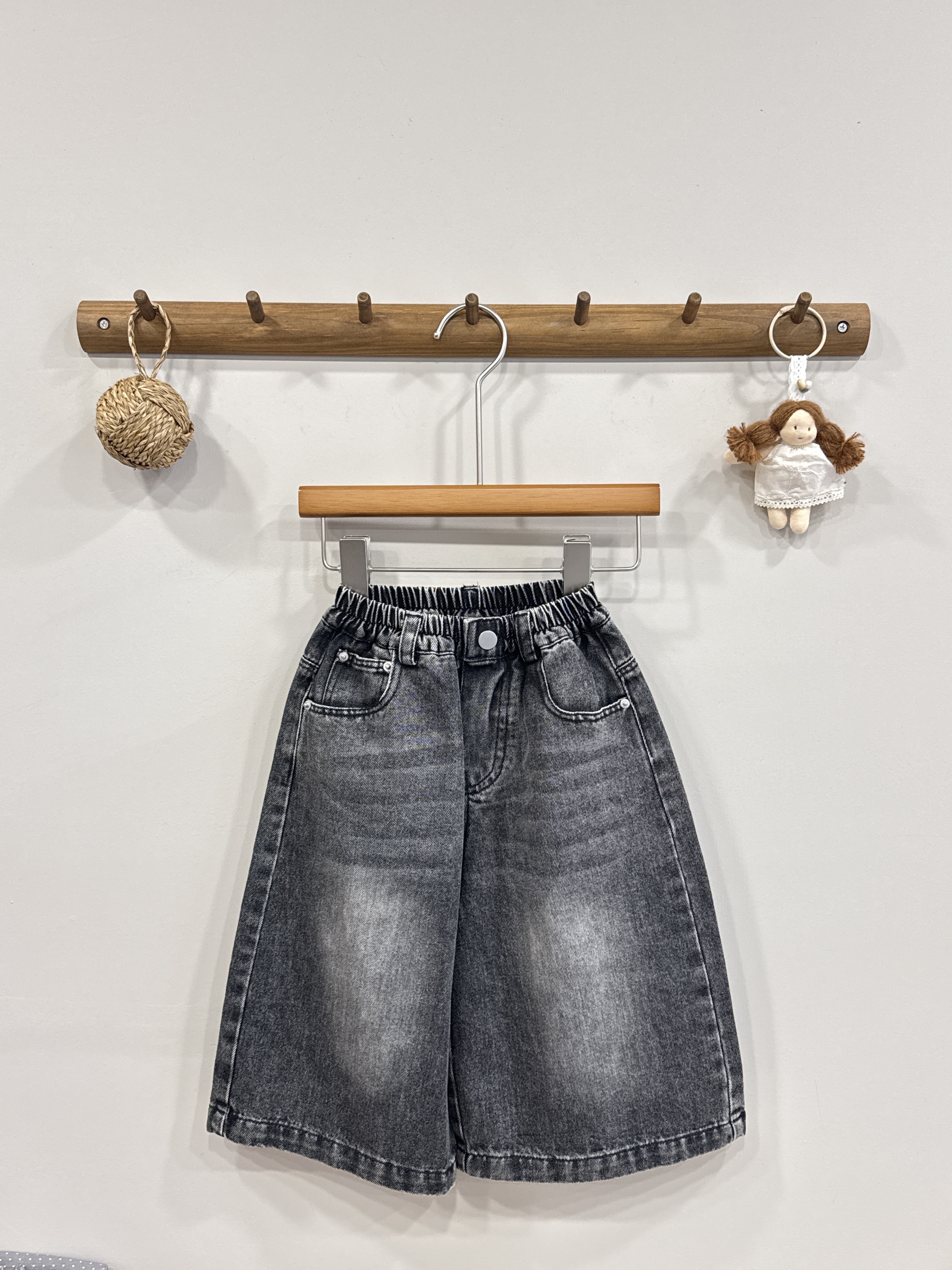 A03128洗舊八分牛仔褲