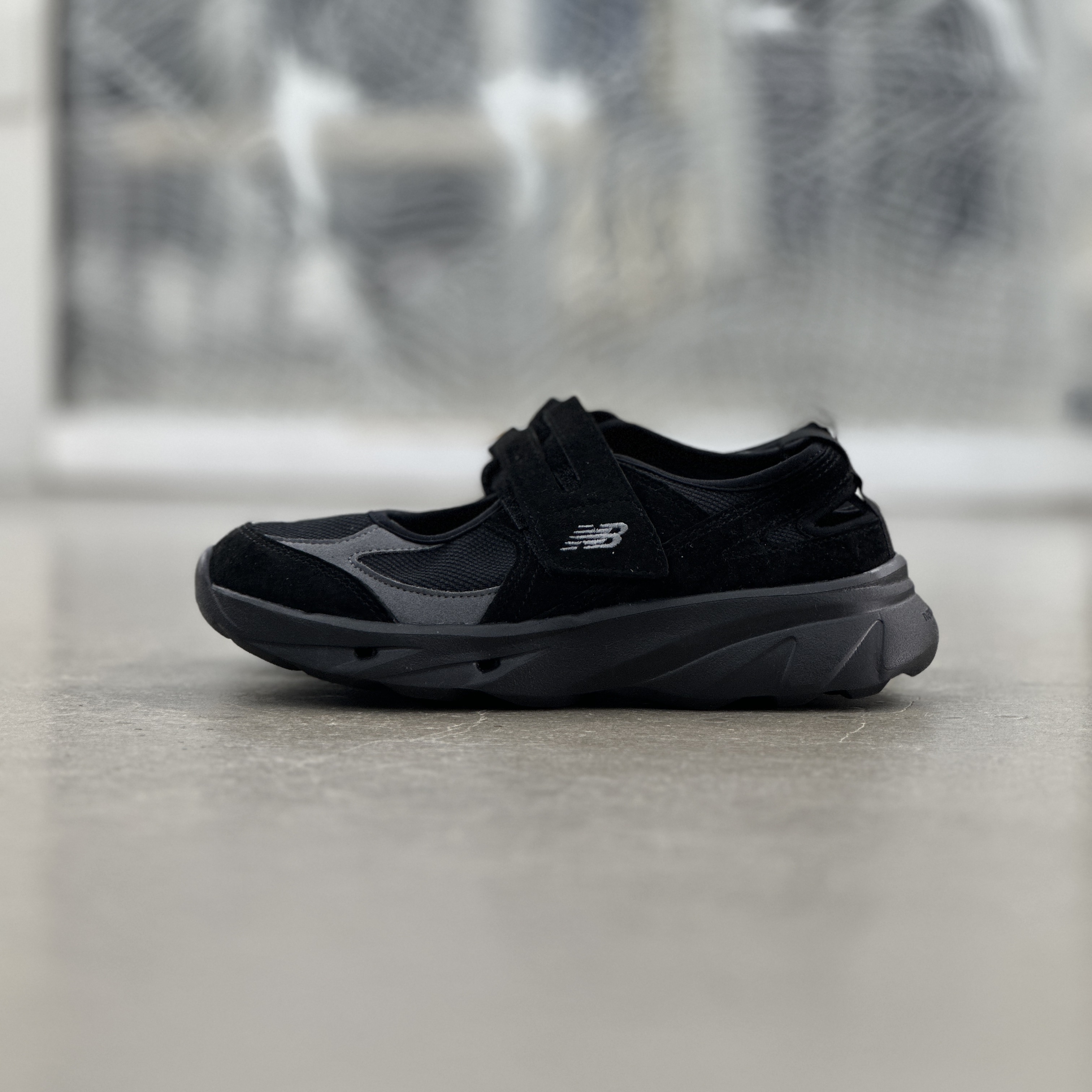 New Balance Breeze Suede- Black