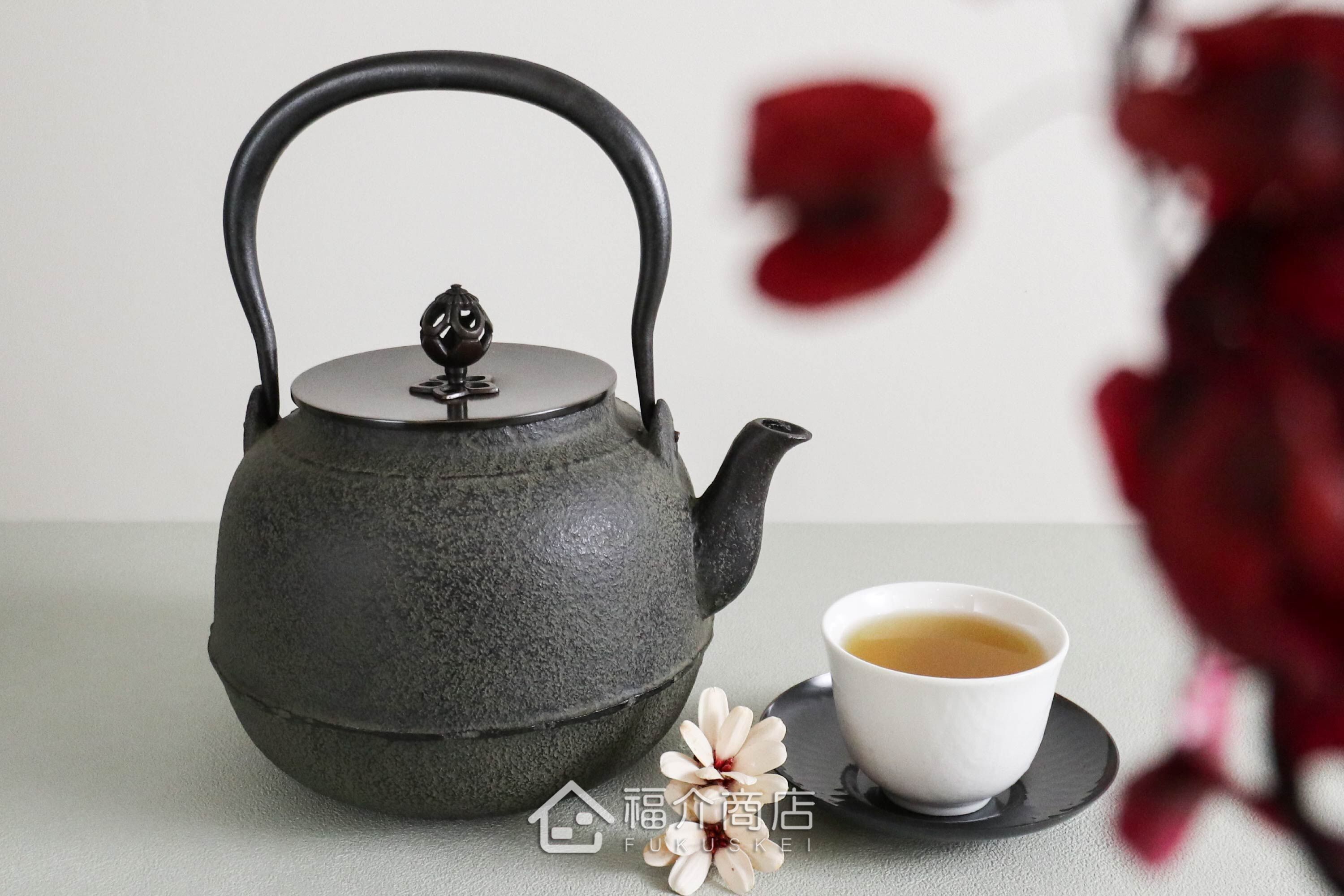 煮水泡茶用的銅蓋鐵壺