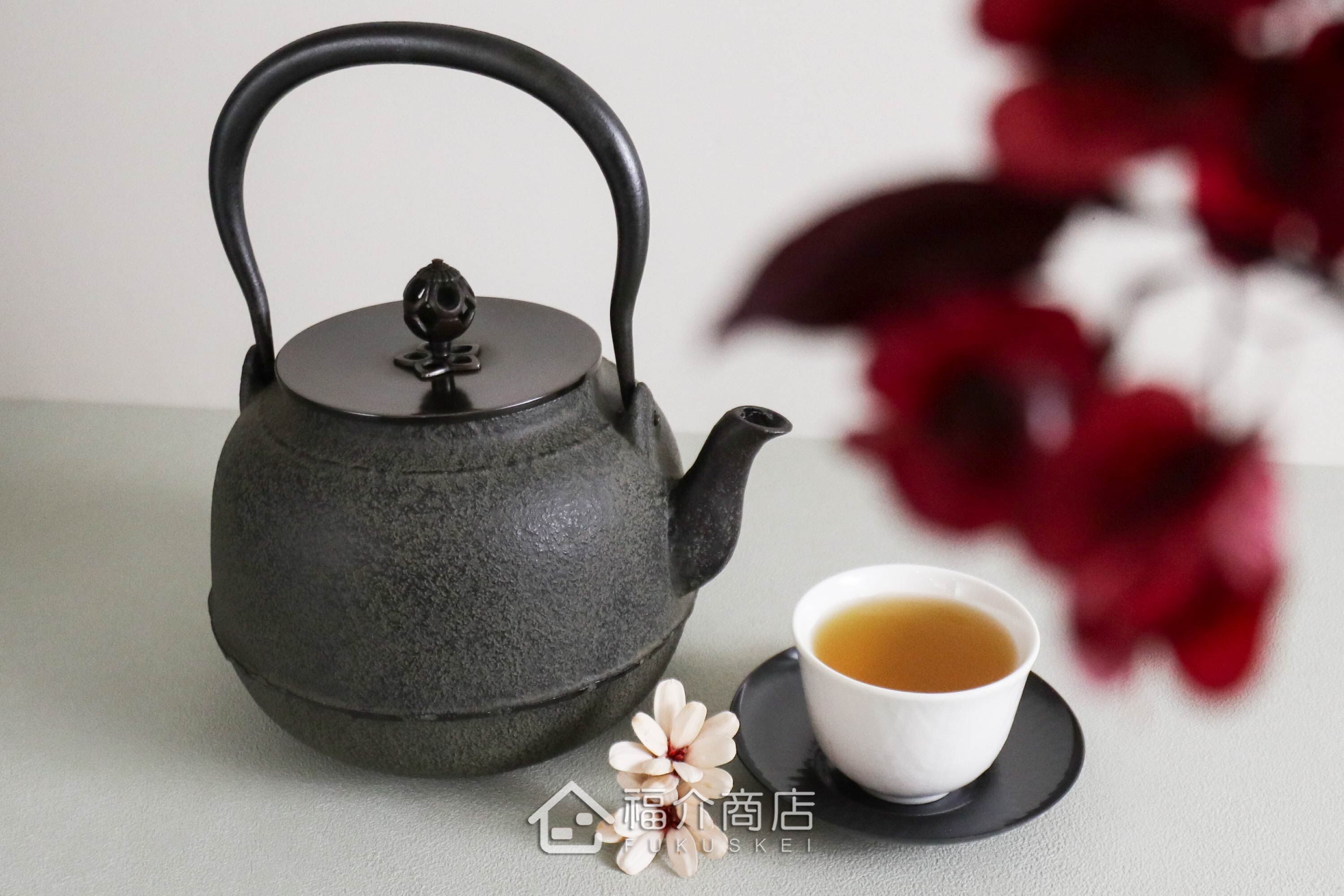 煮水泡茶用的銅蓋鐵壺
