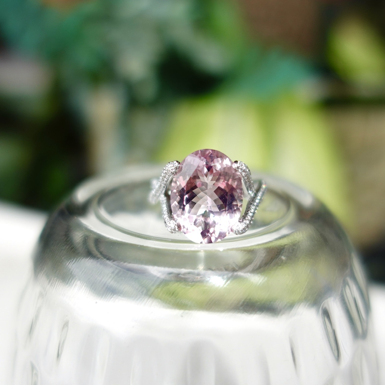 6.45ct櫻花粉摩根石鑲嵌鑽石18K金戒指