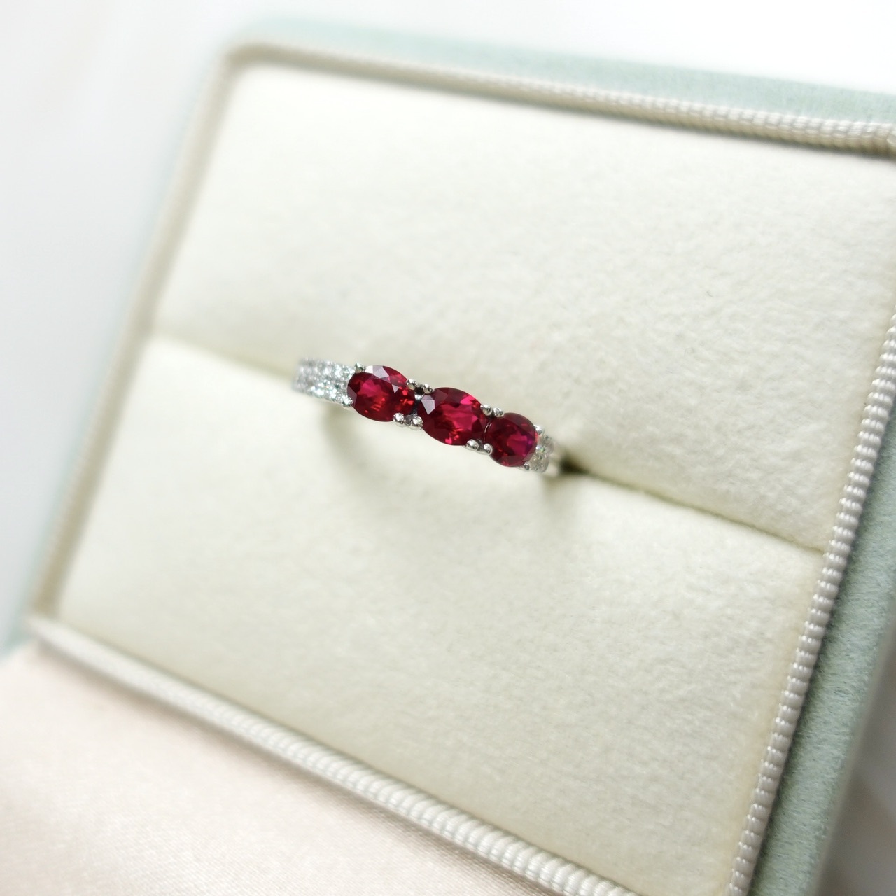 18K金天然紅寶石鑽石排戒