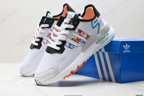 Adidas NITE JOGGER Clover Classic Sports Running Shoes Night Crawler Retro Running Shoes Original Material Original Outsole Private Single Mold Mesh配麂皮拼接打造鞋面Retro風格鞋頭及鞋跟點綴3M反光設計極為搶眼，中底採用full-palm Boost技術，厚度可觀，腳感極佳