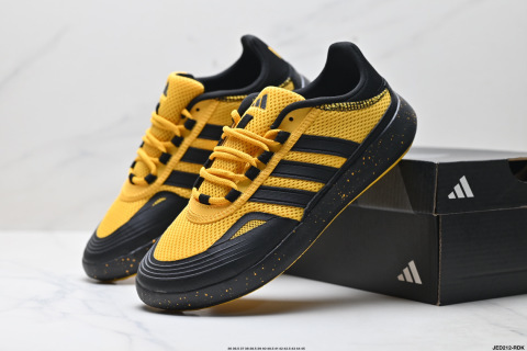 Adidas Roamboat係一款舒適又百搭嘅面料耐磨低幫休閒跑鞋