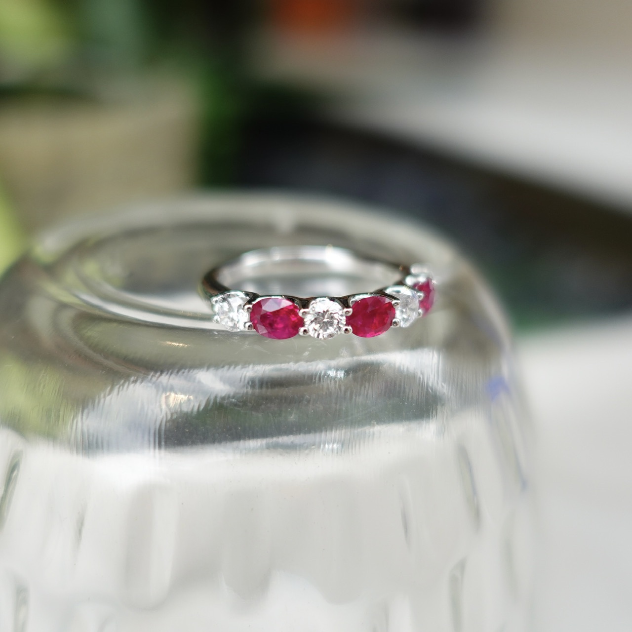 18K金天然紅寶石鑽石排戒