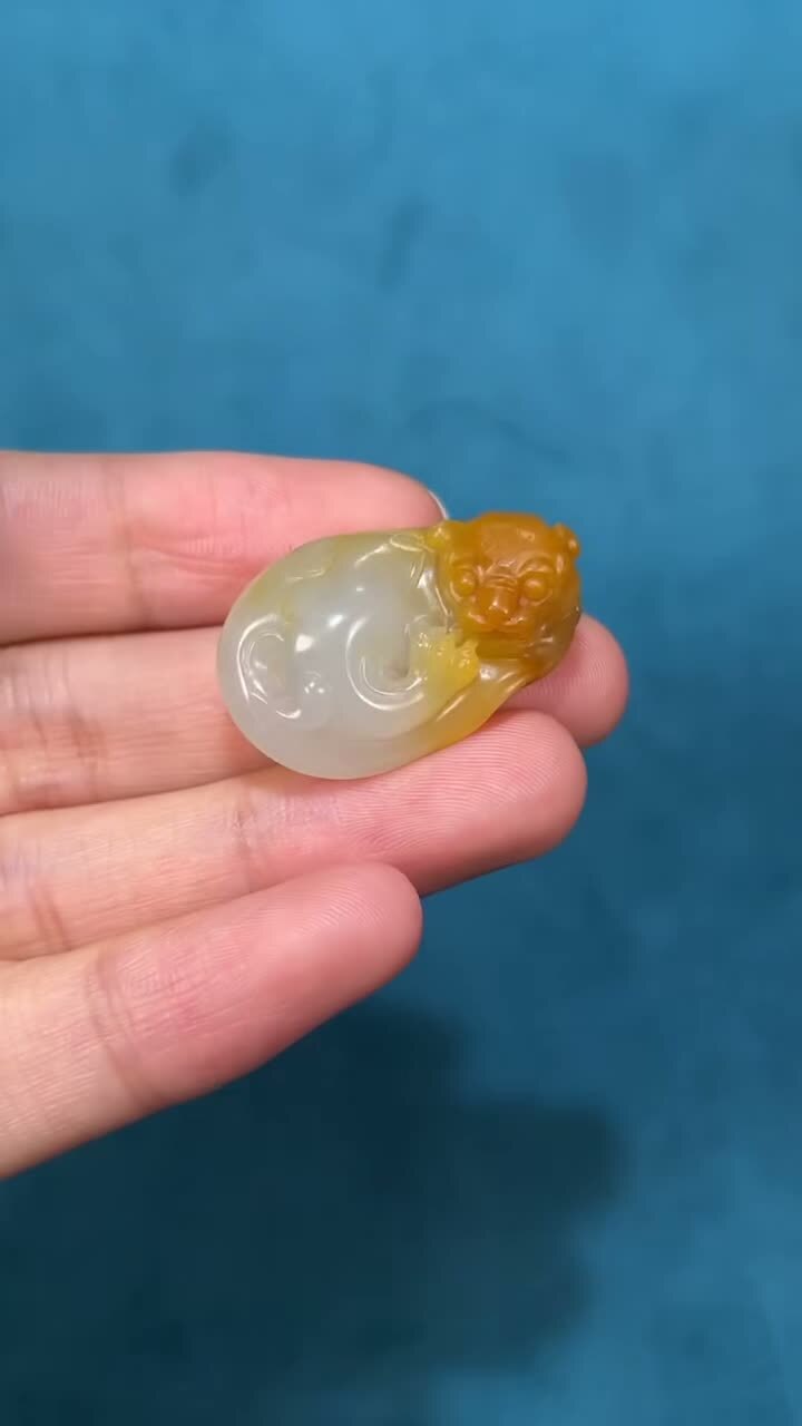 92421 和田玉籽料鴻運當頭