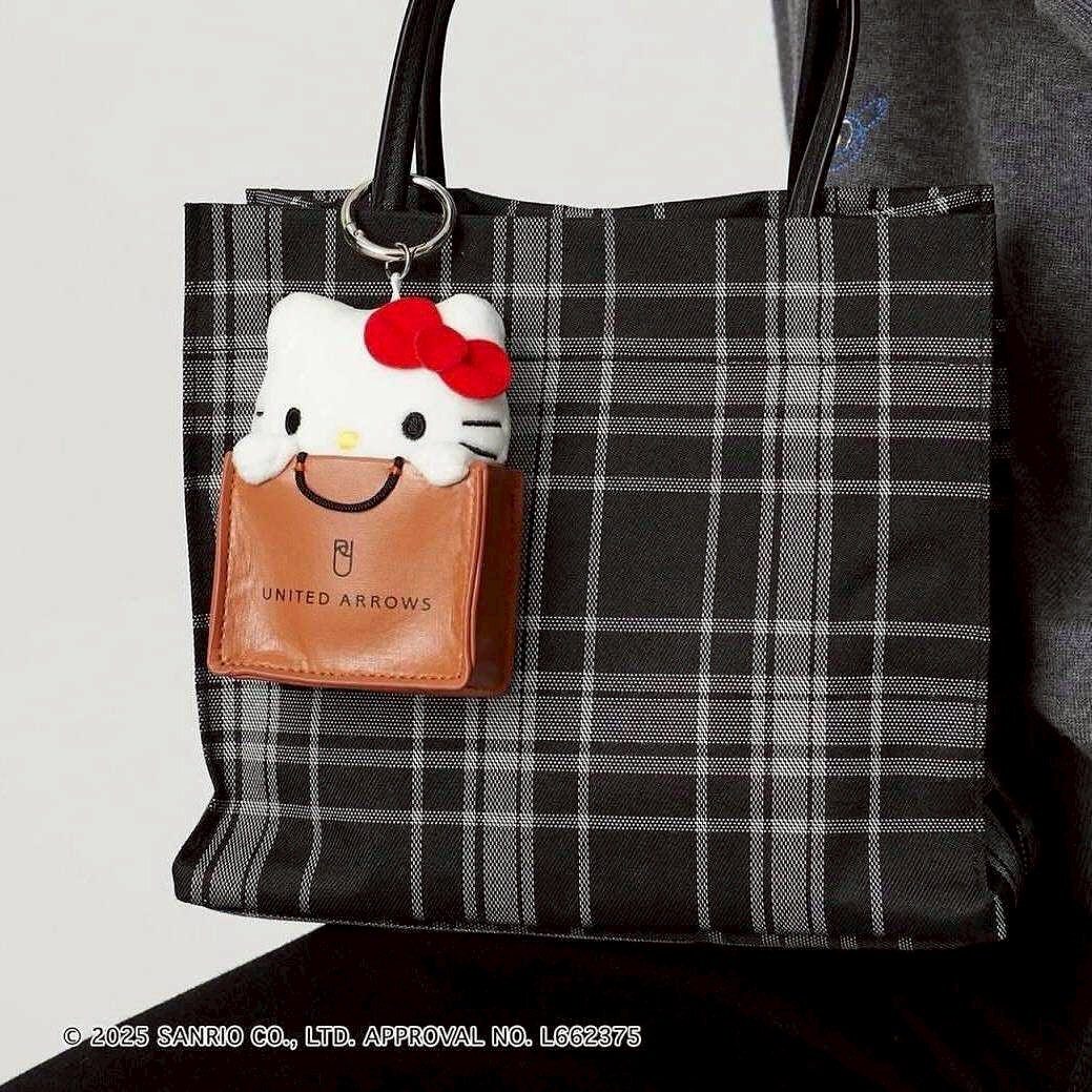 iSNEAKERS｜日本 Sanrio 三麗鷗 UNITED ARROWS Hello Kitty 聯名吊飾 娃娃