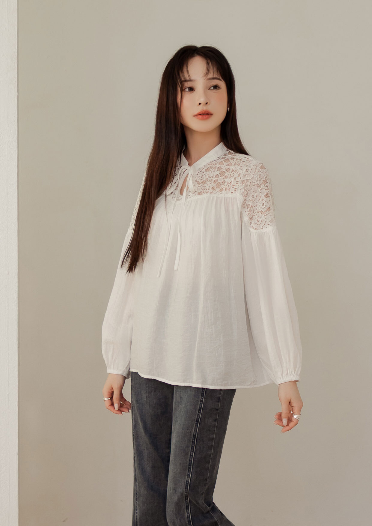 鏤空拼接珠光上衣