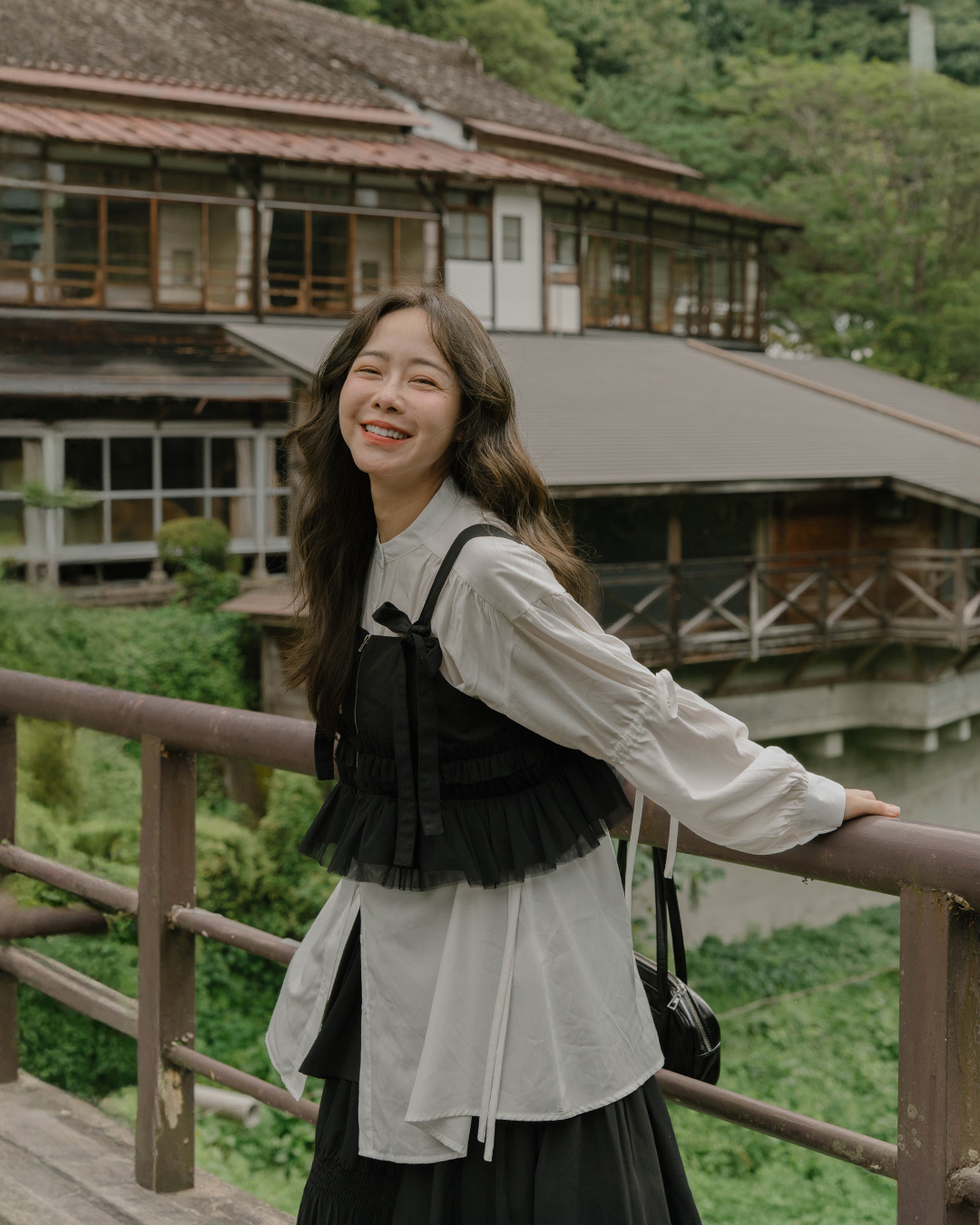 Multi-layer mesh stitching zipper vest - black【01099204】in stock+pre-order