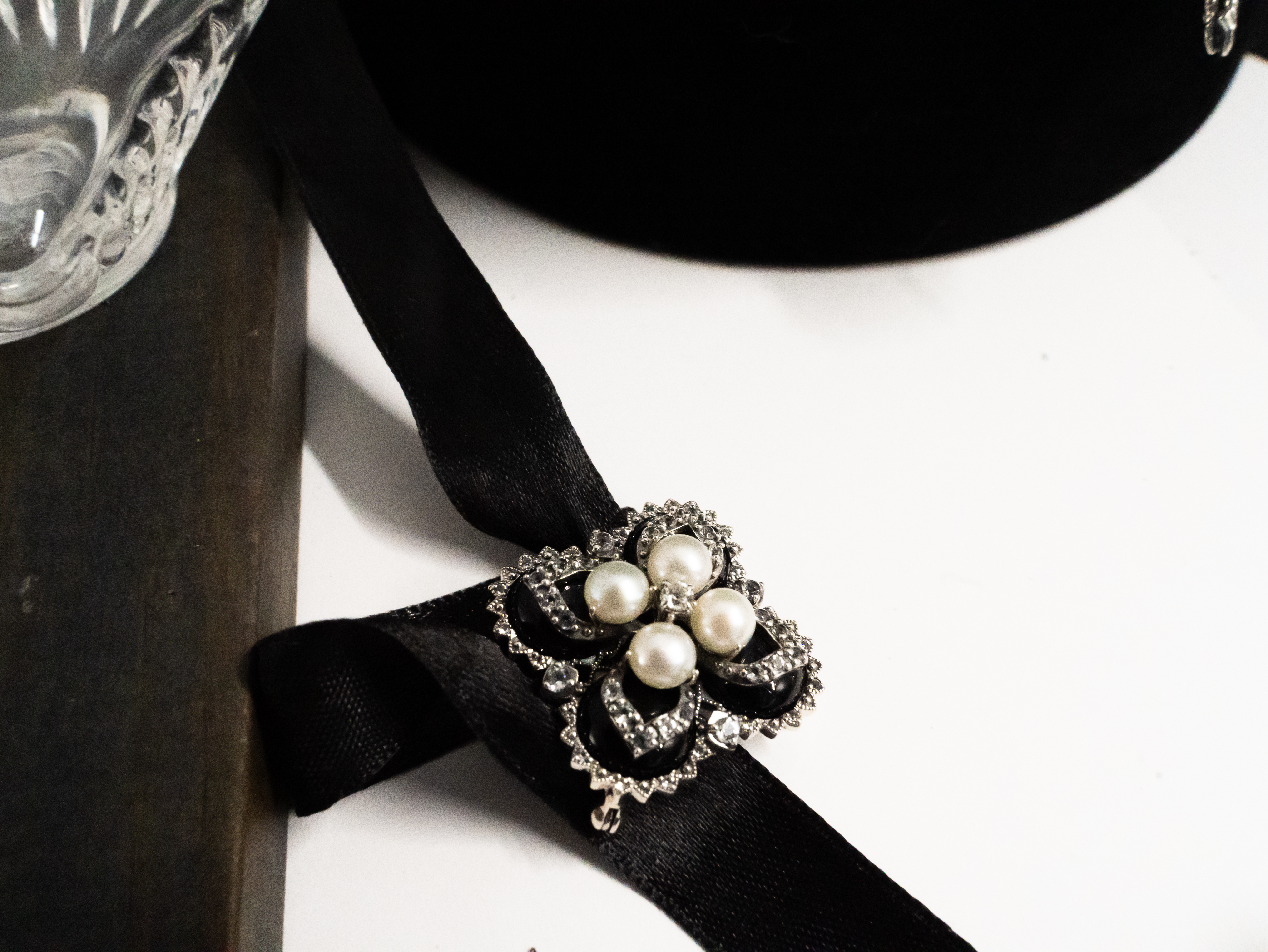 珍珠黑瑪瑙胸針