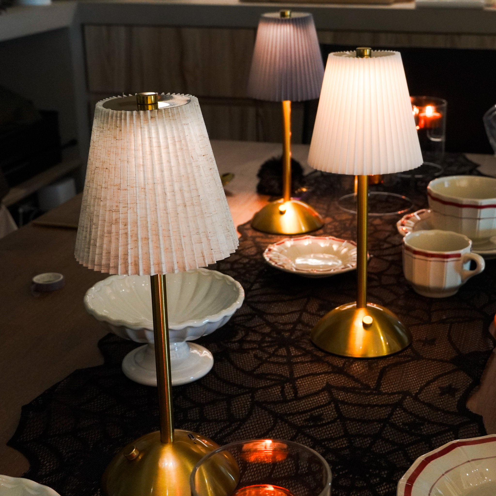 金屬質感USB充電床頭LED檯燈 三色售