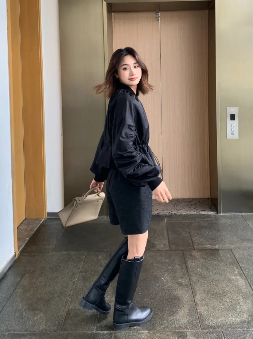 經典黑抽繩手袖造型拉鍊收腰尼龍外套-F (Elegant & Love)