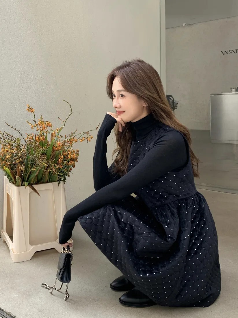 經典黑亮鑽菱格壓紋圓領背心短洋裝-F (Elegant & Love)