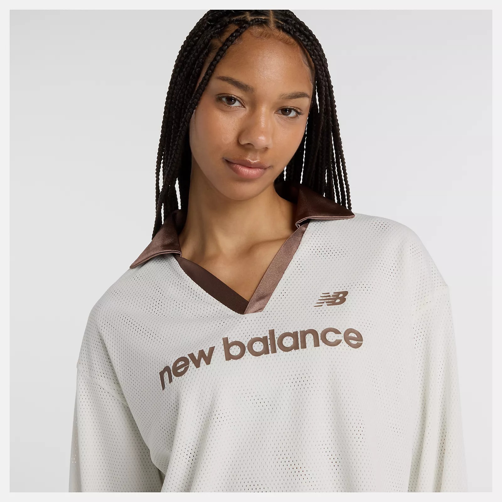 NEW BALANCE 長袖 NB 白咖 V領 網眼 復古球衣 女 WT53530SST