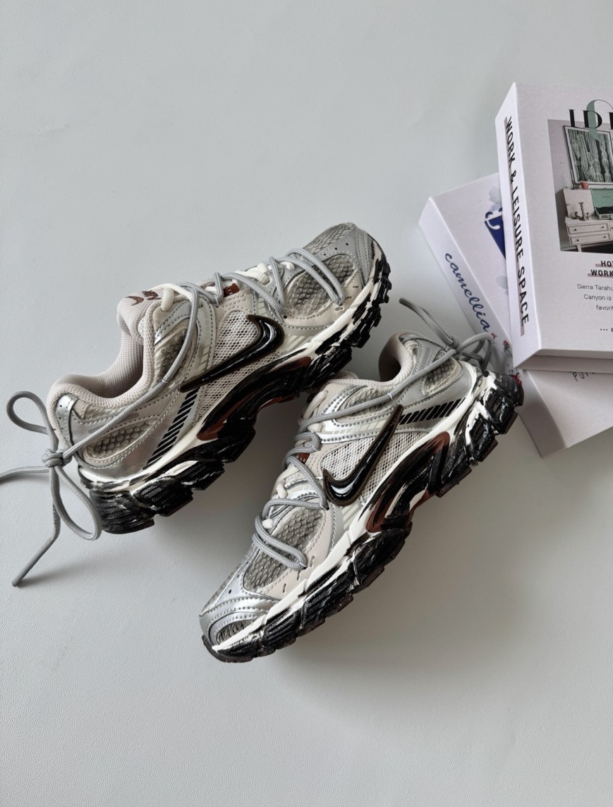 【訂製鞋款】Nike V5 RNR 荒礫行者 復古 做舊 廢土 銀灰 HQ7901102（team1082-荒礫行者）