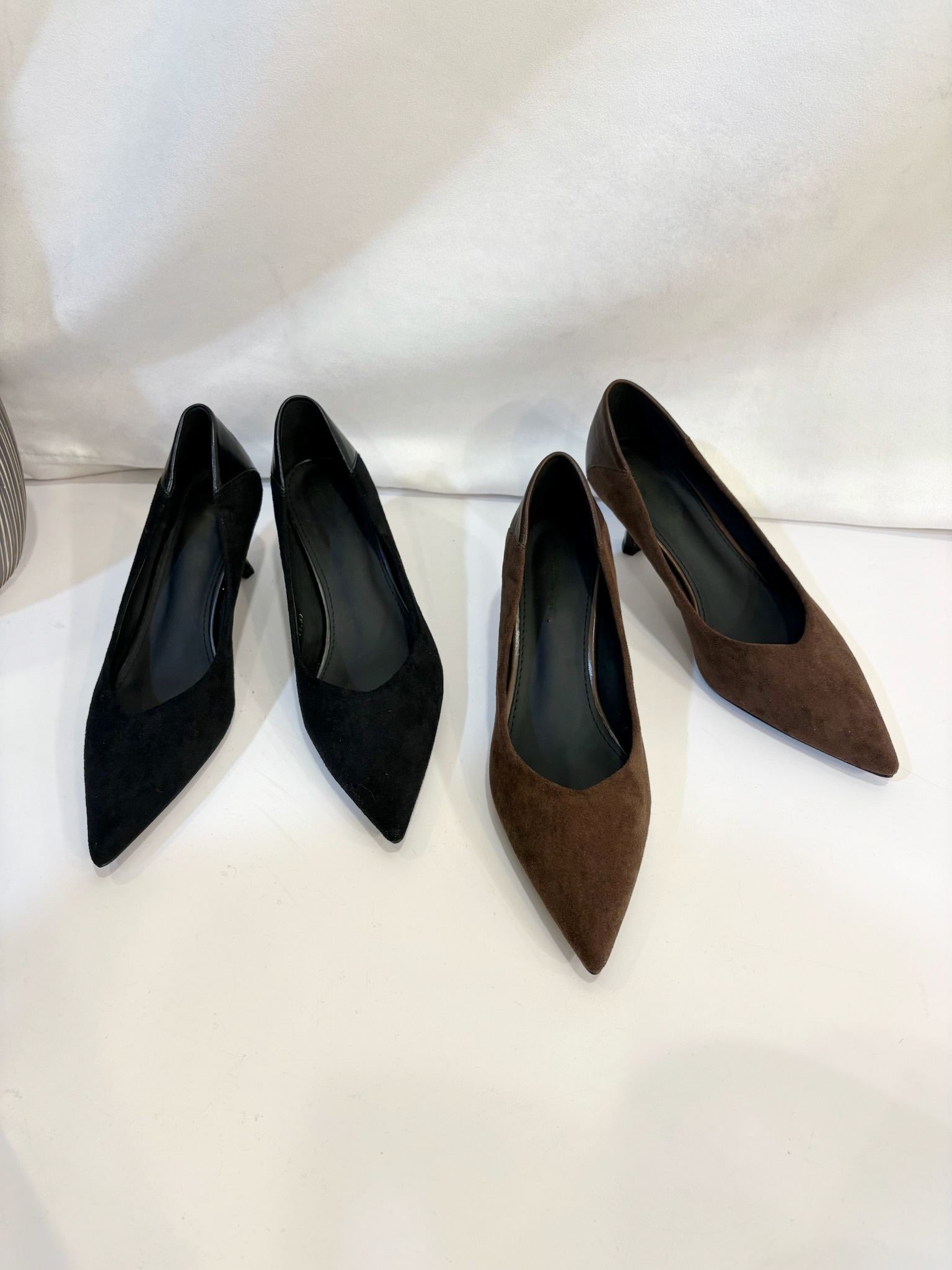 麂皮後皮革細跟鞋