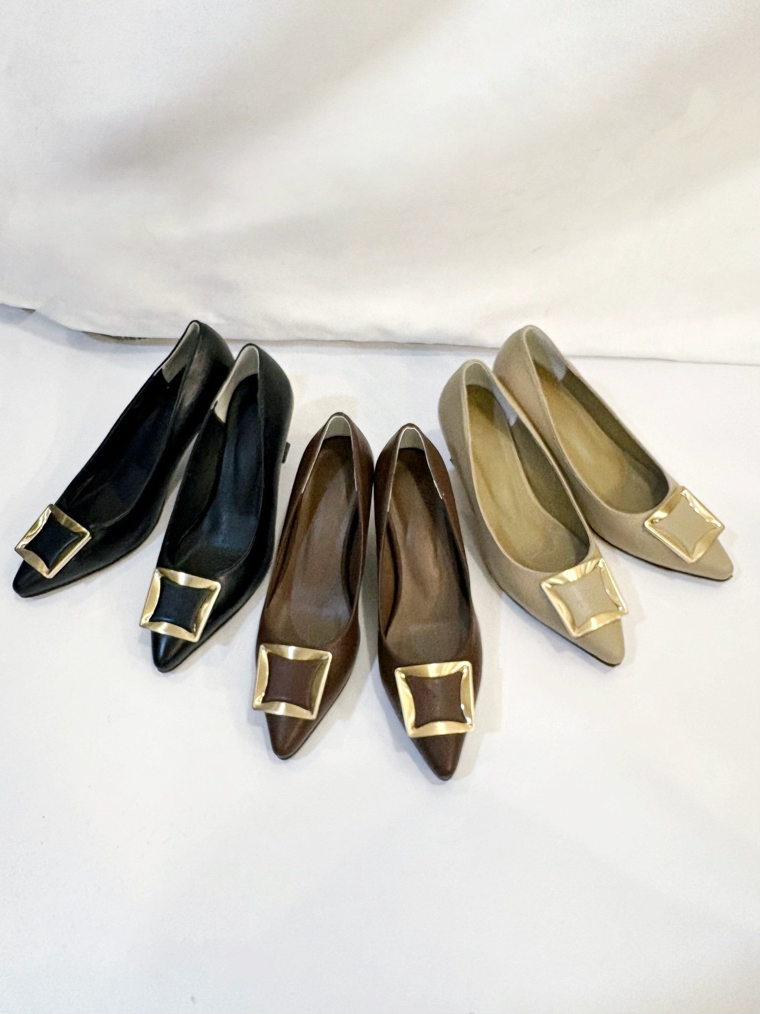 金方塊皮革尖頭跟鞋