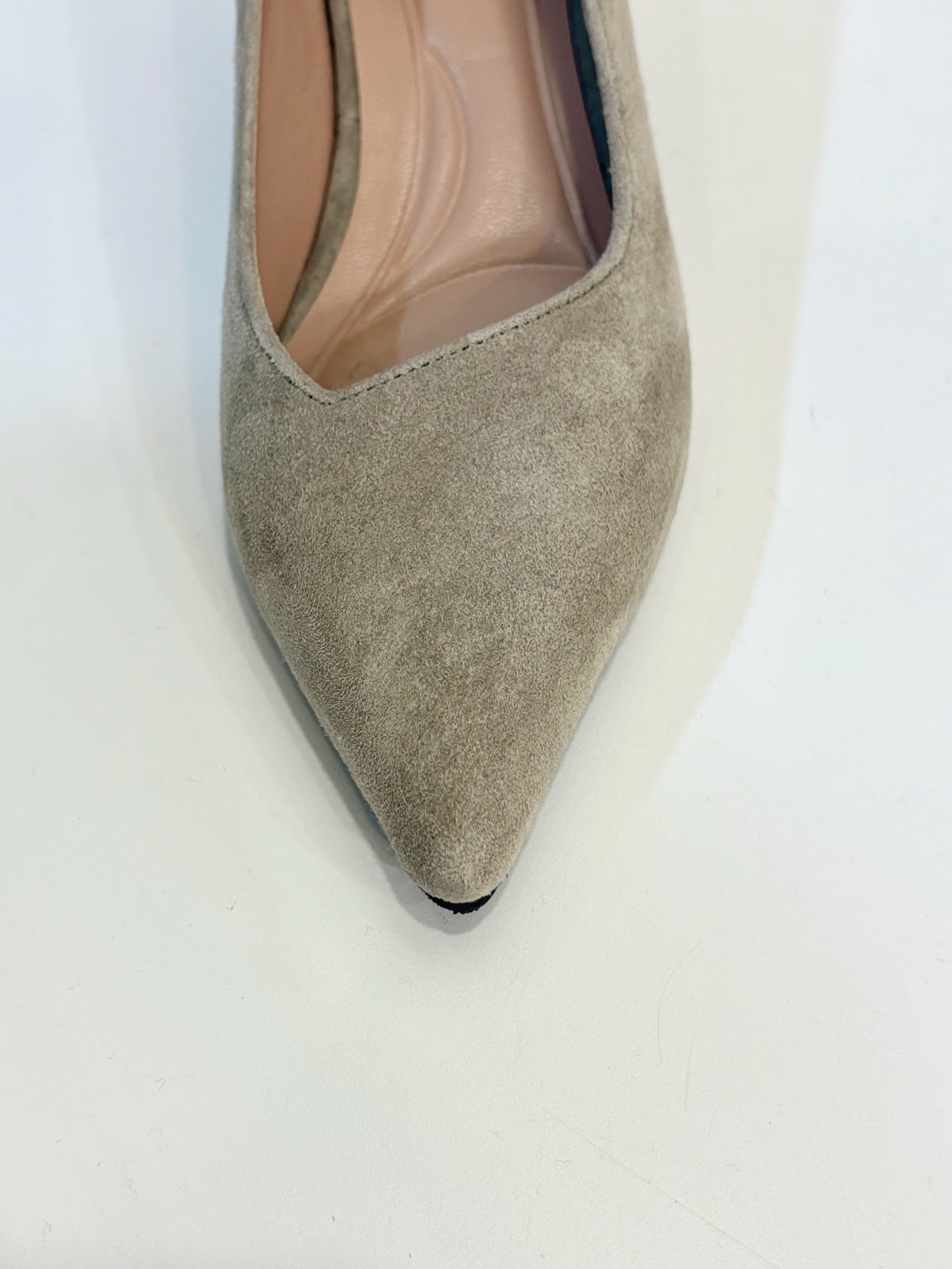 斜楦尖頭麂皮跟鞋