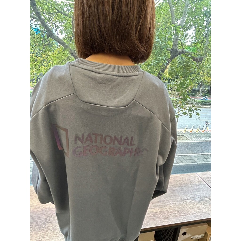 零碼 NATIONAL GEOGRAPHIC Reflective Logo Sweatshirt Grey Blue 國家地理 反光LOGO 大學T 灰藍色