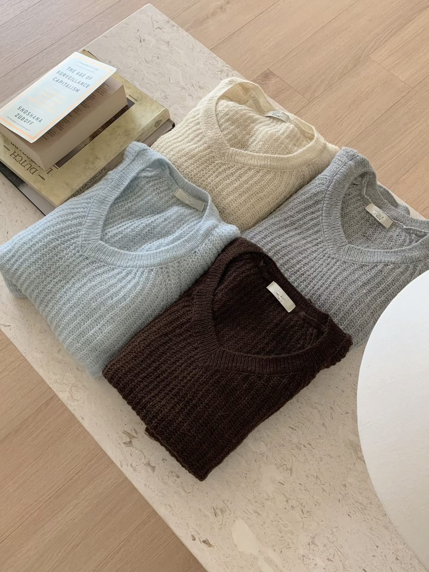 #228N567 慵懶盡頭 輕透肌v領針織上衣