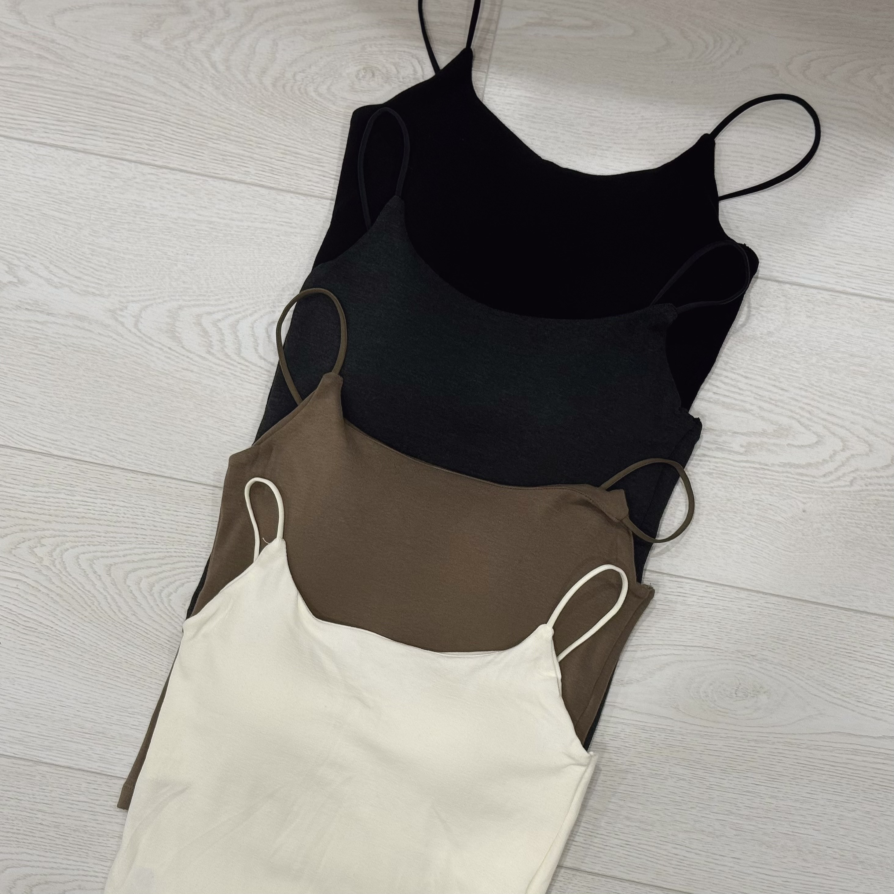 CL03素面細肩胸墊背心